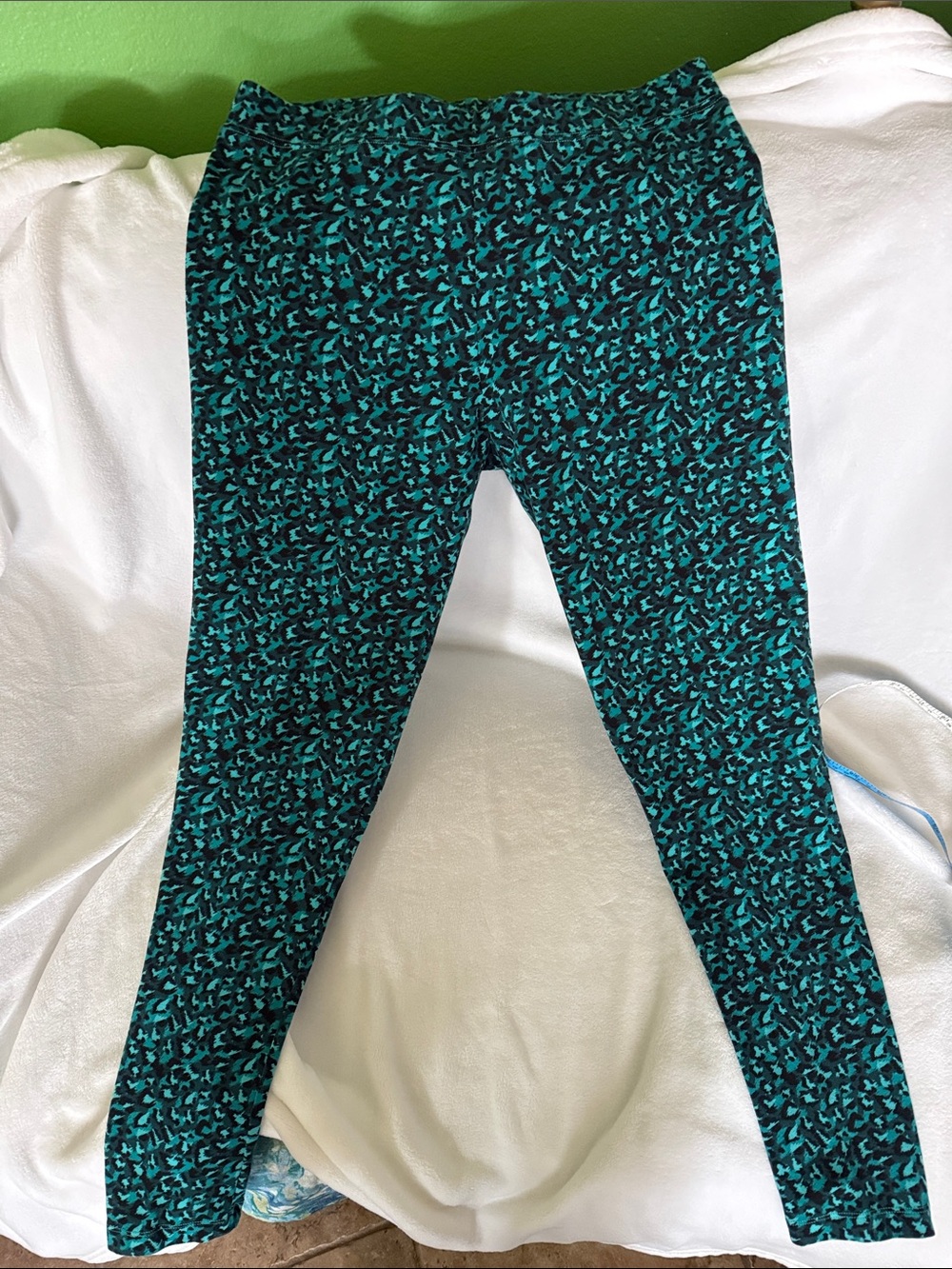 Soft Surroundings Teal & Black Printed Leggings